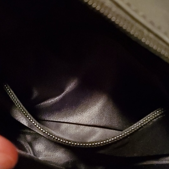 ❄️3 for $20❄️ Iridescent purse - Picture 5 of 6